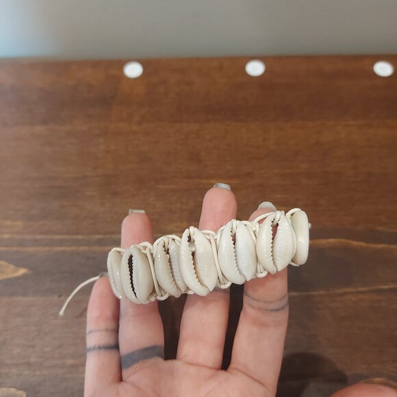 Urban Pop Cowrie Shell Bracelet - Picture 3 of 5